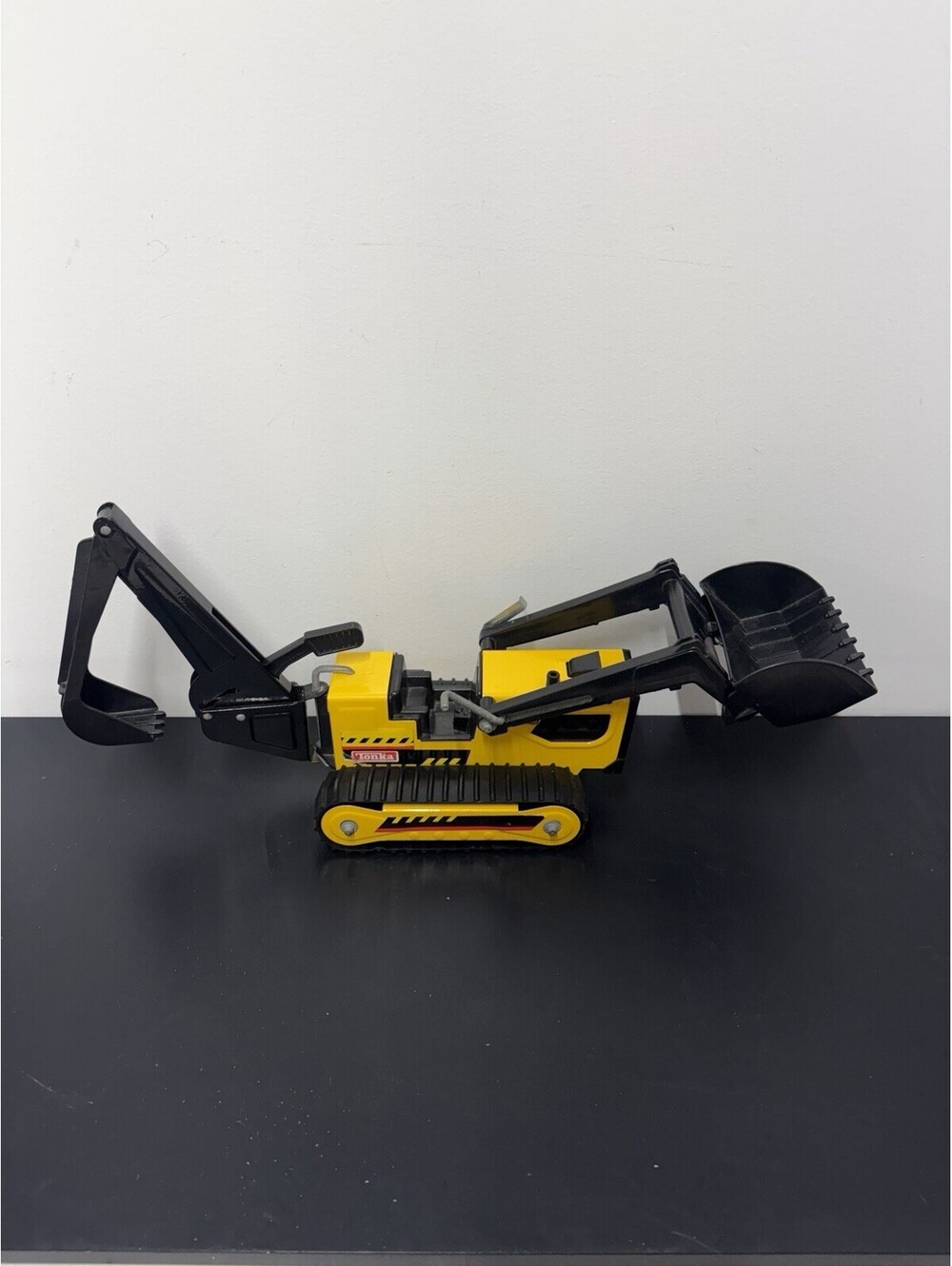 Vintage Tonka T-6 Trencher Backhoe Pressed Steel & Plastic With Moveable Bucket